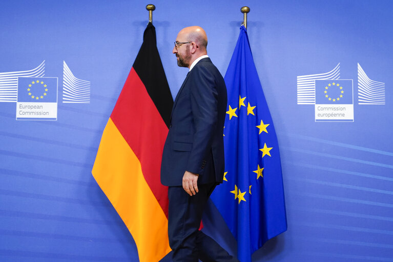 Fotografija 13: Ursula VON DER LEYEN, EC President receives  Angela MERKEL German Chancellor, Charles MICHEL President of the European Council and  David SASSOLI, EP President