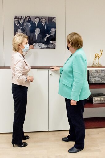 Fotografija 4: Ursula VON DER LEYEN, EC President receives  Angela MERKEL German Chancellor, Charles MICHEL President of the European Council and  David SASSOLI, EP President