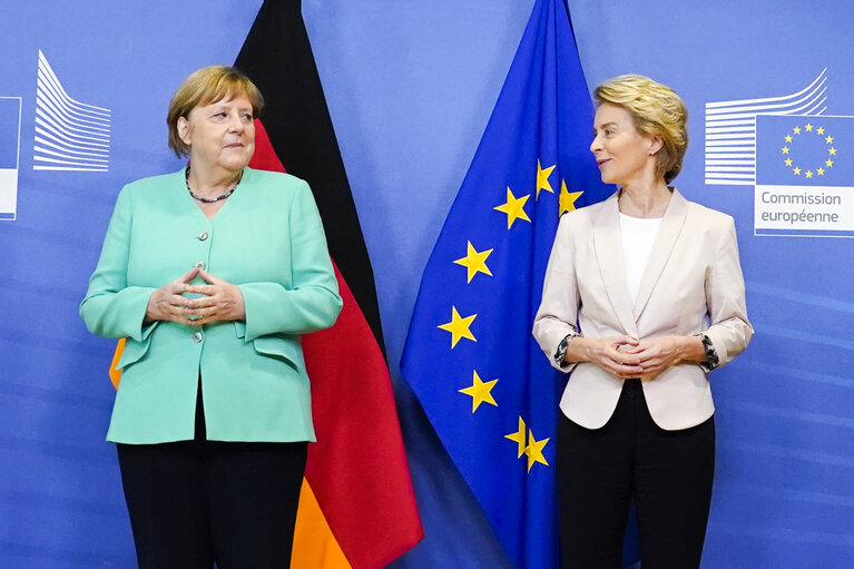 Fotografija 7: Ursula VON DER LEYEN, EC President receives  Angela MERKEL German Chancellor, Charles MICHEL President of the European Council and  David SASSOLI, EP President