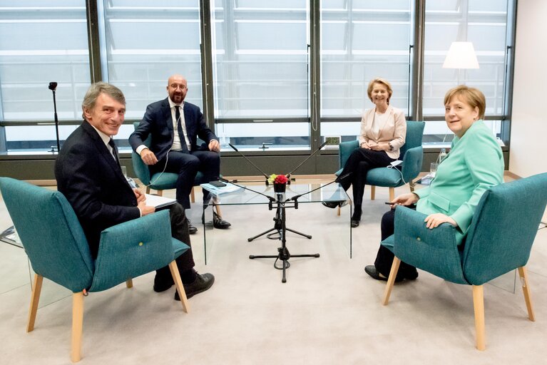 Fotografija 1: Ursula VON DER LEYEN, EC President receives  Angela MERKEL German Chancellor, Charles MICHEL President of the European Council and  David SASSOLI, EP President