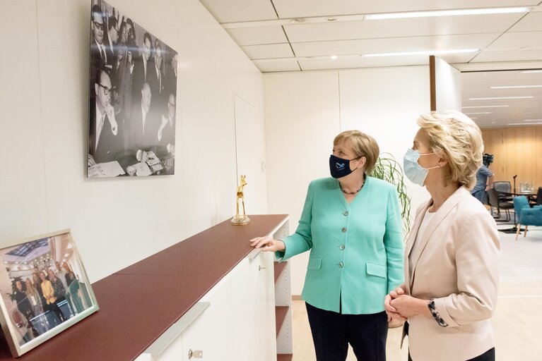 Fotografija 3: Ursula VON DER LEYEN, EC President receives  Angela MERKEL German Chancellor, Charles MICHEL President of the European Council and  David SASSOLI, EP President