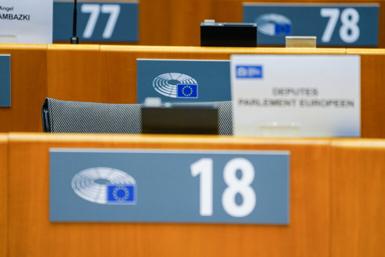 Fotografija 3: Empty plenary chamber in Brussels