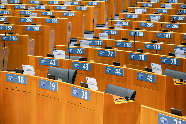 Φωτογραφία 9: Empty plenary chamber in Brussels