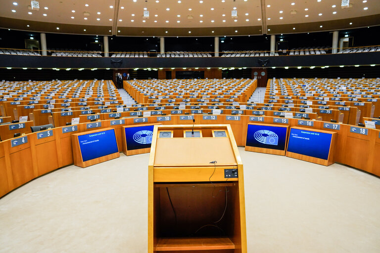 Φωτογραφία 7: Empty plenary chamber in Brussels