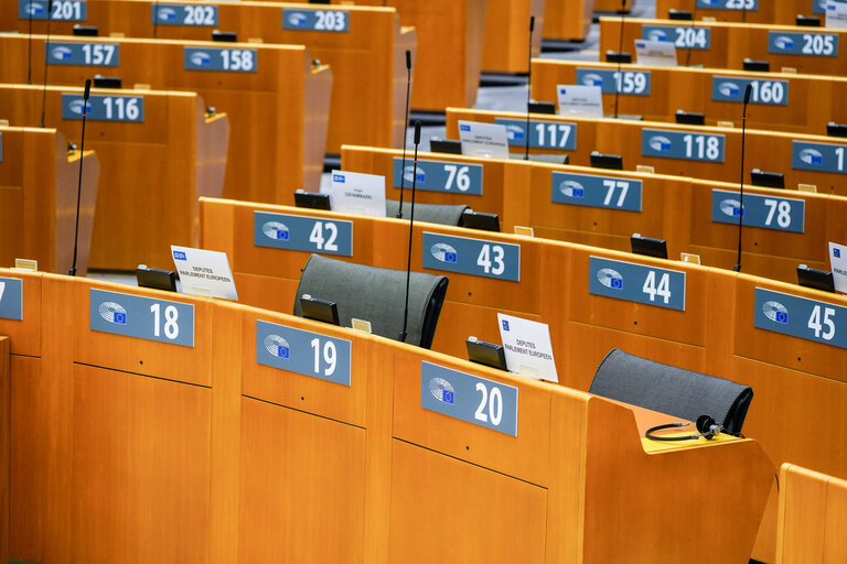 Foto 10: Empty plenary chamber in Brussels