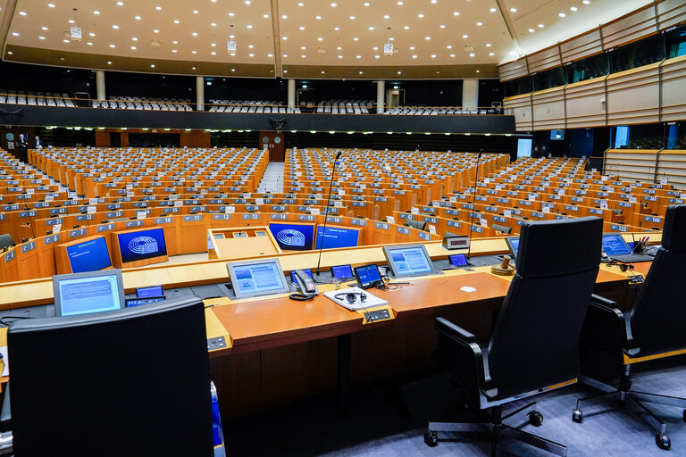 Fotografija 15: Empty plenary chamber in Brussels