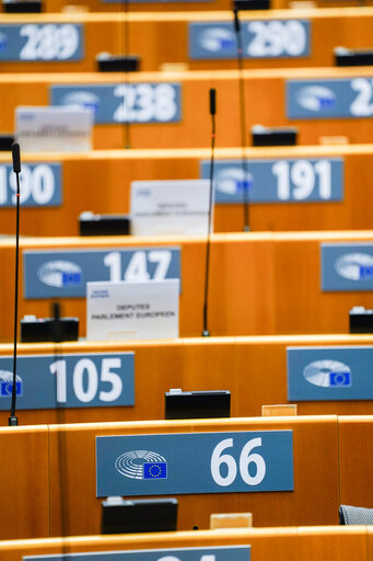 Φωτογραφία 8: Empty plenary chamber in Brussels