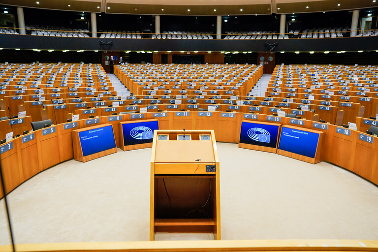 Φωτογραφία 13: Empty plenary chamber in Brussels