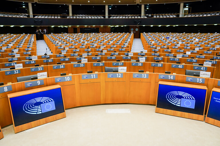 Foto 26: Empty plenary chamber in Brussels