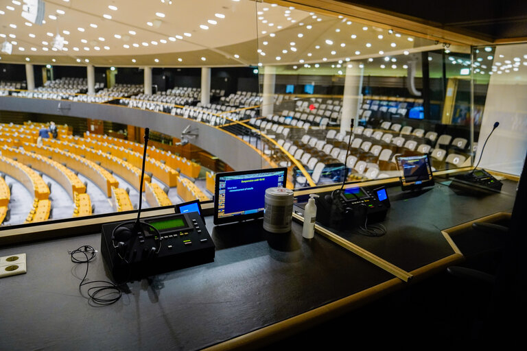 Fotagrafa 47: Empty plenary chamber in Brussels