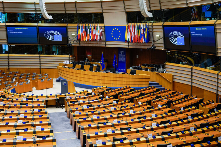 Foto 7: Empty plenary chamber in Brussels