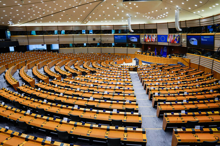 Foto 6: Empty plenary chamber in Brussels