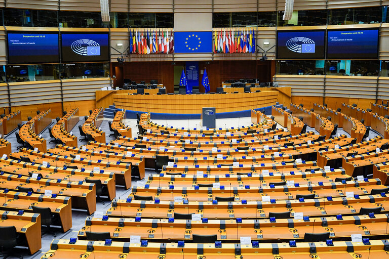 Φωτογραφία 10: Empty plenary chamber in Brussels