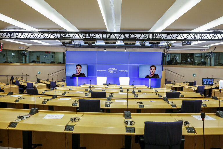 Photo 5 : Briefing of the Greens EFA group Co-Presidents during a plenary session in Brussels
