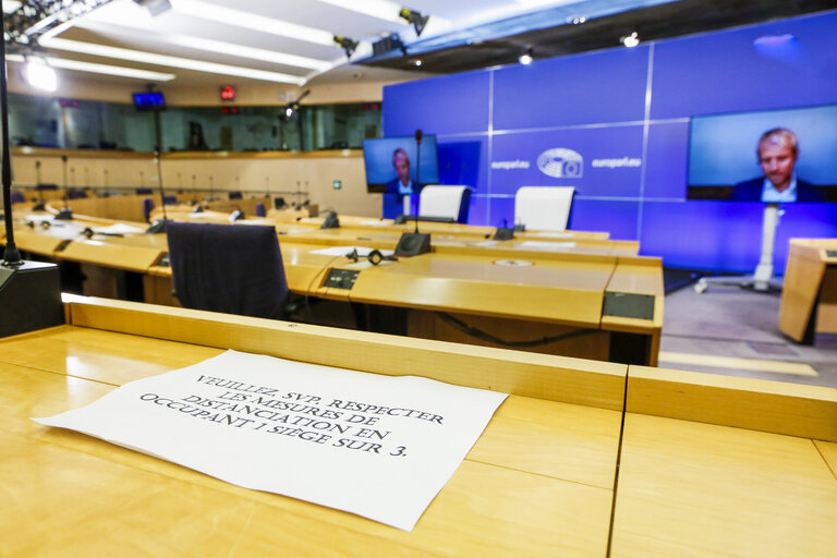 Photo 7 : Briefing of the Greens EFA group Co-Presidents during a plenary session in Brussels
