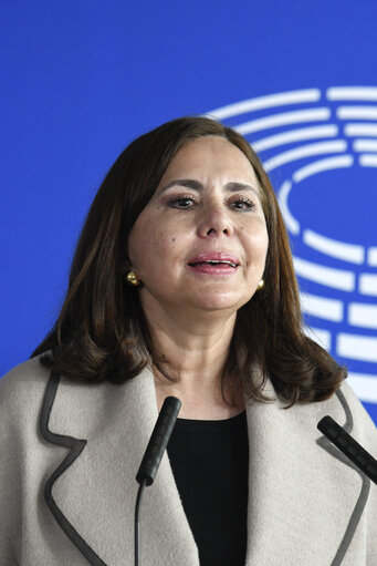 Foto 12: Press point with Pilar del Castillo, Chair of the delegation for relations with the countries of the Andean Community and Bolivian Minister of Foreign Affairs Karen Longaric Rodríguez.