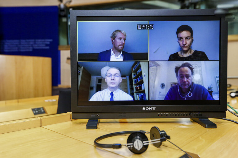 Photo 9 : Briefing of the Greens EFA group Co-Presidents during a plenary session in Brussels