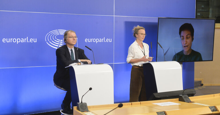 Nuotrauka 2: Briefing of the Green/ EFA group ahead of the plenary session