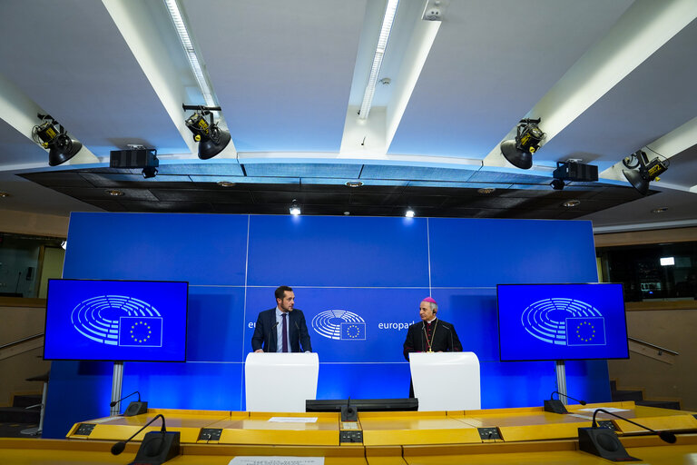 Foto 25: EP Press conference - Archbishop of Mosul Najeeb Michaeel nominated for the Sakharov prize 2020