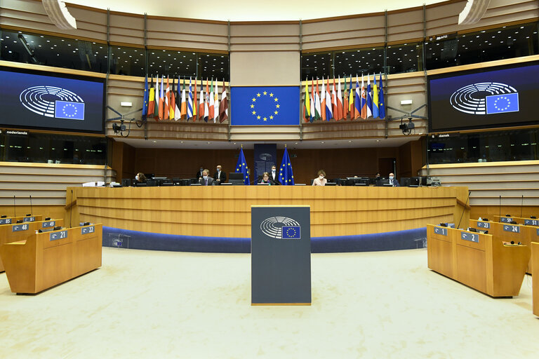 Fotografija 2: EP plenary session - Announcement of the results of the second voting session