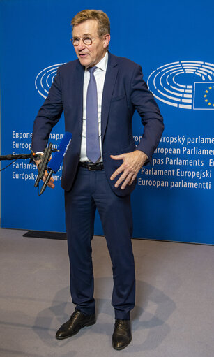 Photo 9 : MFF Contact group - Statement by Johan VAN OVERTVELDT, Chairman of the  Committee on Budgets