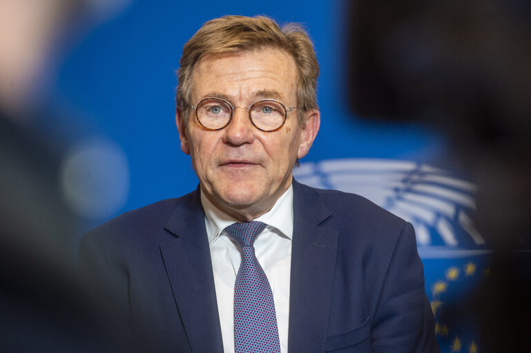 Photo 7 : MFF Contact group - Statement by Johan VAN OVERTVELDT, Chairman of the  Committee on Budgets