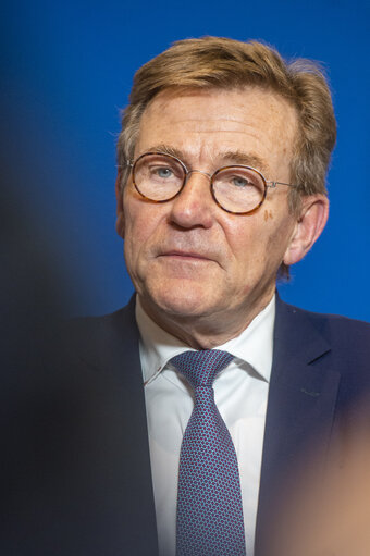 Photo 8 : MFF Contact group - Statement by Johan VAN OVERTVELDT, Chairman of the  Committee on Budgets