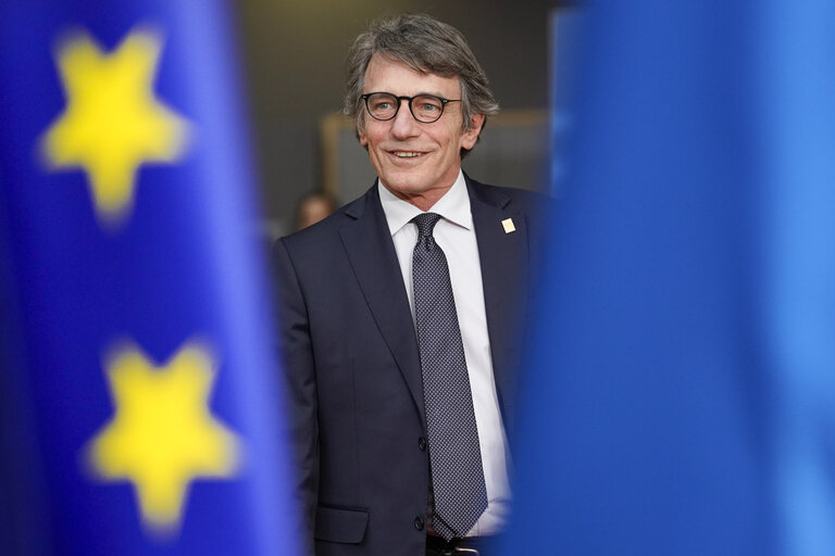 Fotogrāfija 4: European Council - David SASSOLI, EP President, arrives at a European Summit in Brussels, January 20, 2020