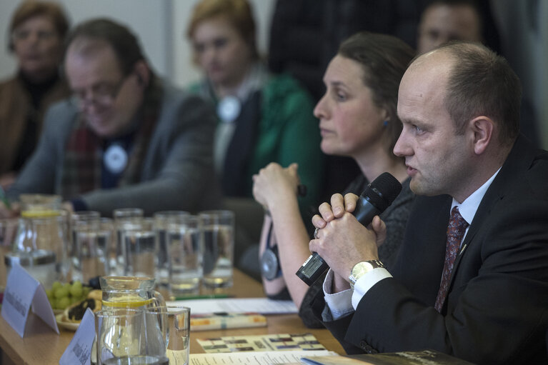 Foto 5: Fact finding mission of the Budgetary Control Committee to Czech RepublicMeeting with the Association of Private Farming in the Czech Republic, with Chairman Mr J. SEBEK