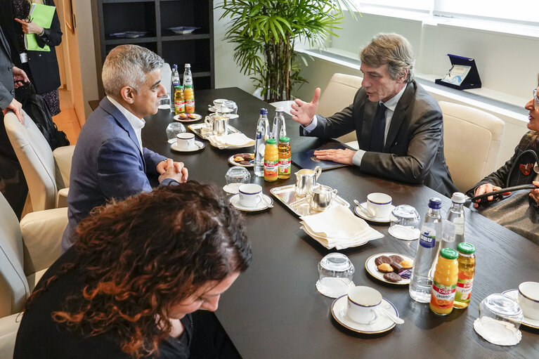 Fotografie 2: David SASSOLI, EP President meets with Sadiq KHAN, mayor of London