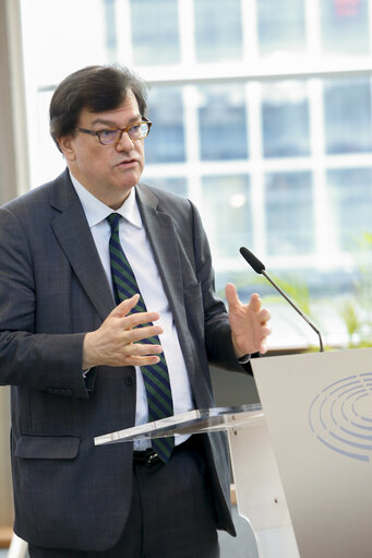 EPRS - The Dilemma of Disinformation: How should democracies respond?