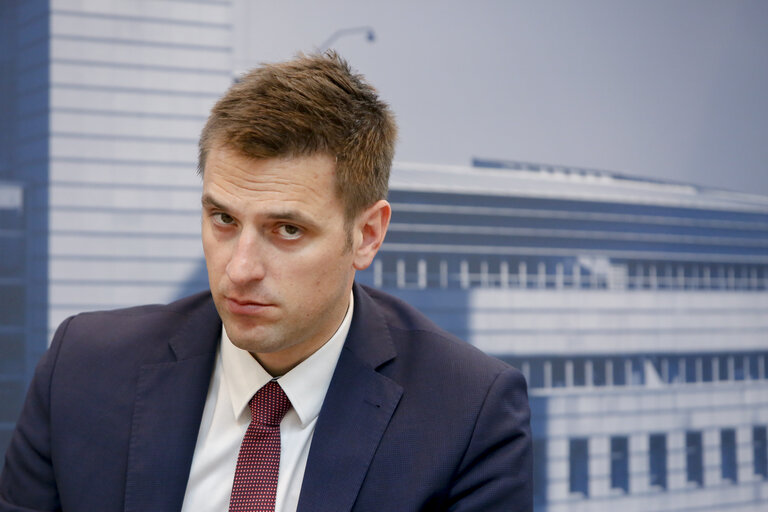 EPRS - The Dilemma of Disinformation: How should democracies respond?