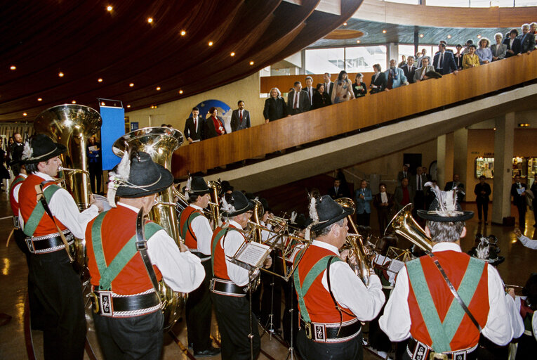 Photo 1: Performance by a traditionnal music band at the EP in Strasbourg.