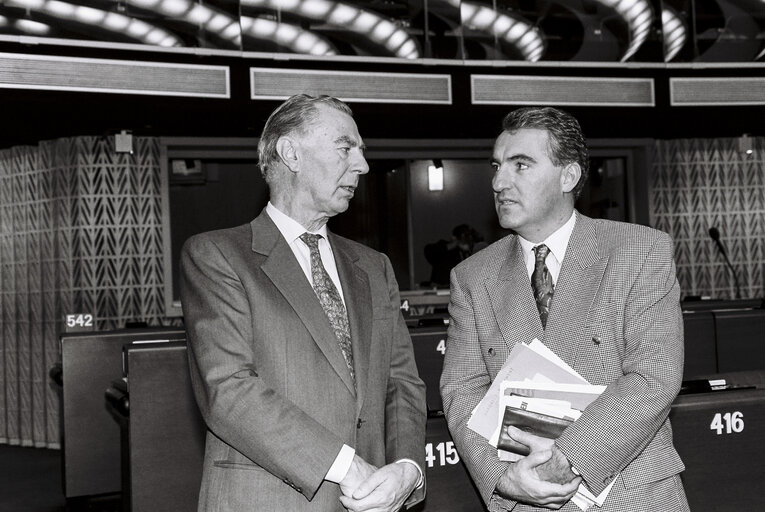 Fotografie 1: Leo TINDEMANS and Karel PINXTEN meet at the EP in Strasbourg, in October 1991