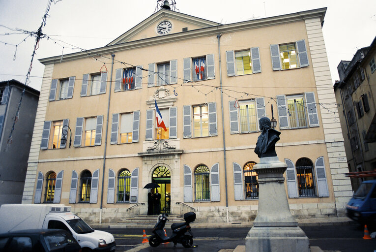 Fotogrāfija 8: Visit of Nicole FONTAINE, EP President to the  City Hall of Antibes, France in December 2000.