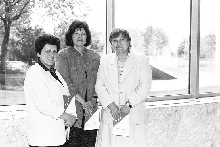 Foto 1: MEPs Pauline GREEN, Christine CRAWLEY and Imelda Mary READ at the European Parliament in Strasbourg