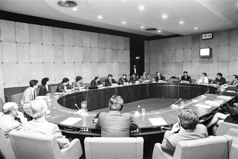 EP President meets with visitors in Strasbourg in April 1990