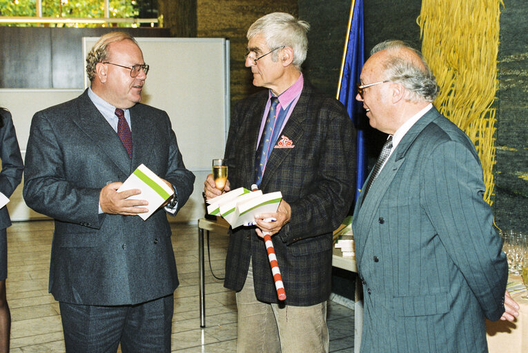 Φωτογραφία 1: Presentation of book Dienstrecht der Europ?§ischen Gemeinschaften in 1992