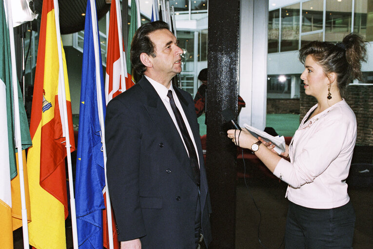 Fotografie 1: MEP George STEVENSON during an interview in Strasbourg