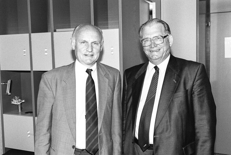 Valokuva 1: MEPs Michael McGOWAN and Johannes PETERS at the European Parliament in Strasbourg