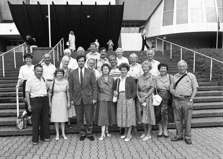 Fotó 3: The MEP James ELLES and guests in Strasbourg in September 1991.