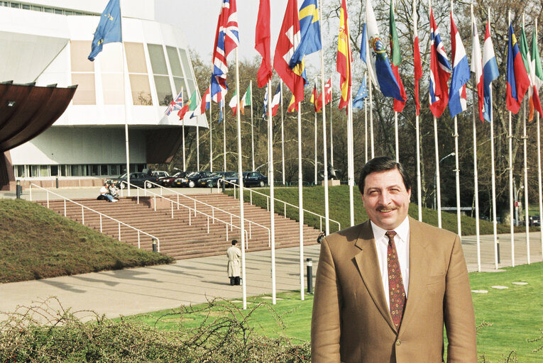 Fotografia 1: mEP Claude DESAMA at the European Parliament in Strasbourg