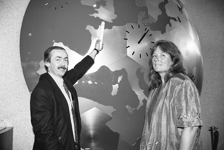 Foto 1: The MEP Wayne DAVID and guest in Strasbourg in September 1991.