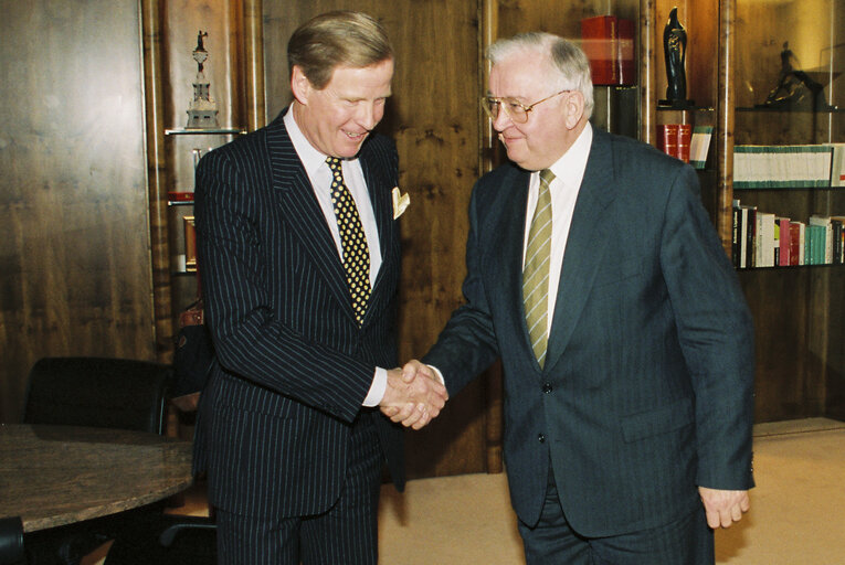 EP President meets with MEP in October 1992