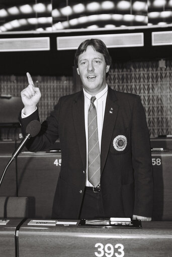 Foto 1: Portrait of MEP Brian SIMPSON in Strasbourg