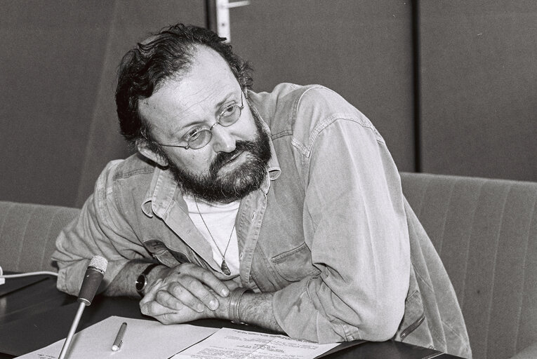 Foto 1: Meeting on the protection of tropical forests at the EP in Strasbourg, in February 1991.