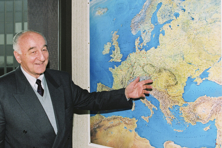 Photo 1 : The MEP Emil SCHLEE in Strasbourg in February 1993.