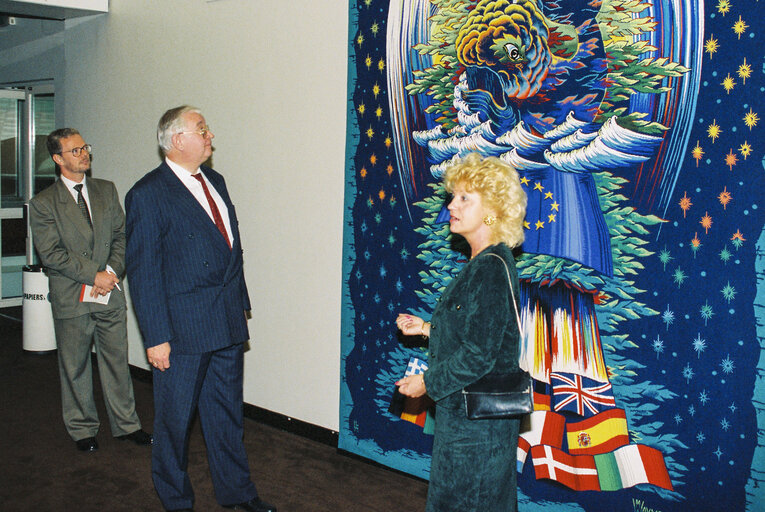 Suriet 4: Inauguration of exhibition in 1992