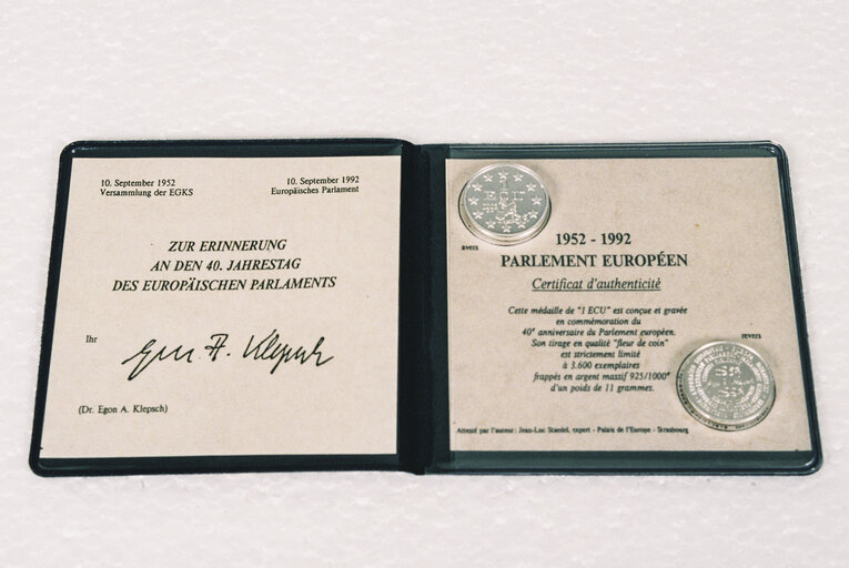 Fotografija 1: 1 Ecu medal commemorating the 40th anniversary of the European Parliament in February 1993.