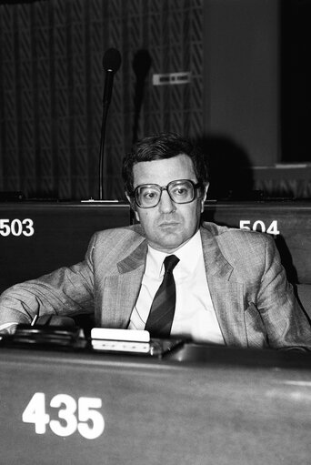 Photo 23: MEP Manuel PORTO during a plenary session in Strasbourg in April 1990.